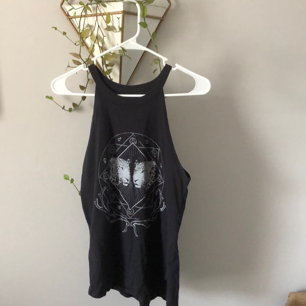 Lioness shirt size large